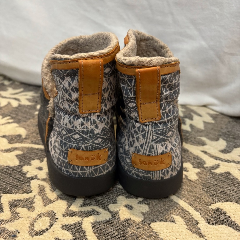 Super Cute Sanuk Boots Size 7 - Picture 2 of 7
